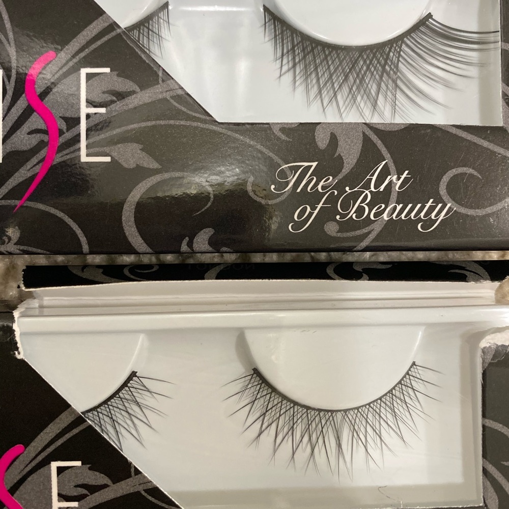 Set of 4 false lashes unused wing and doll eye